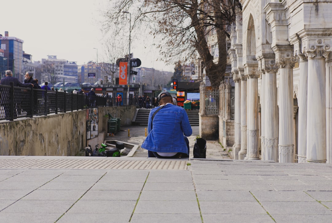 How Virtual Meetups Strengthen Community Ties